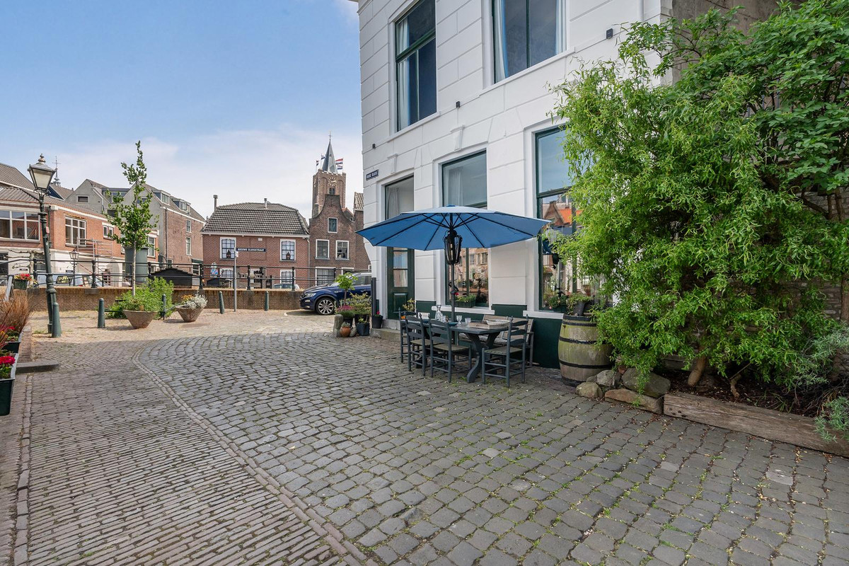 Hoekwoning te koop: Nieuwe Sluisstraat 7, Schiedam