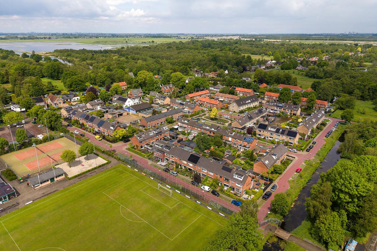 Tussenwoning te koop: Elisabeth de Walélaan 34, Ankeveen