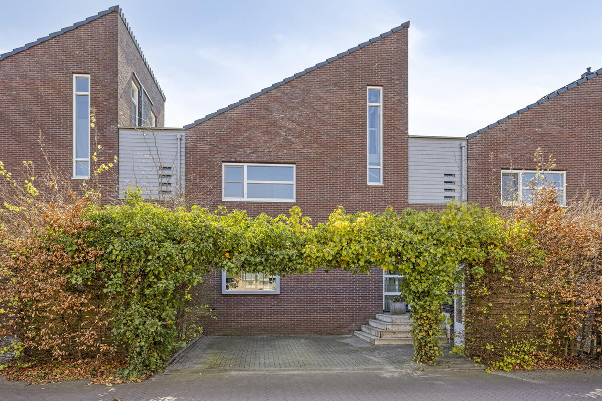 Tussenwoning te koop: De Triomfboog 30, Enschede