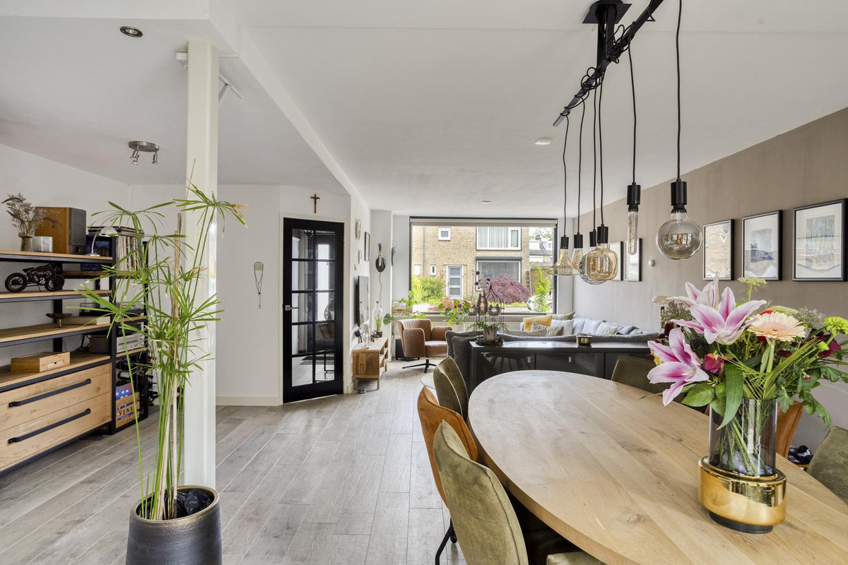 Tussenwoning te koop: Kamperfoeliestraat 30, Waalwijk