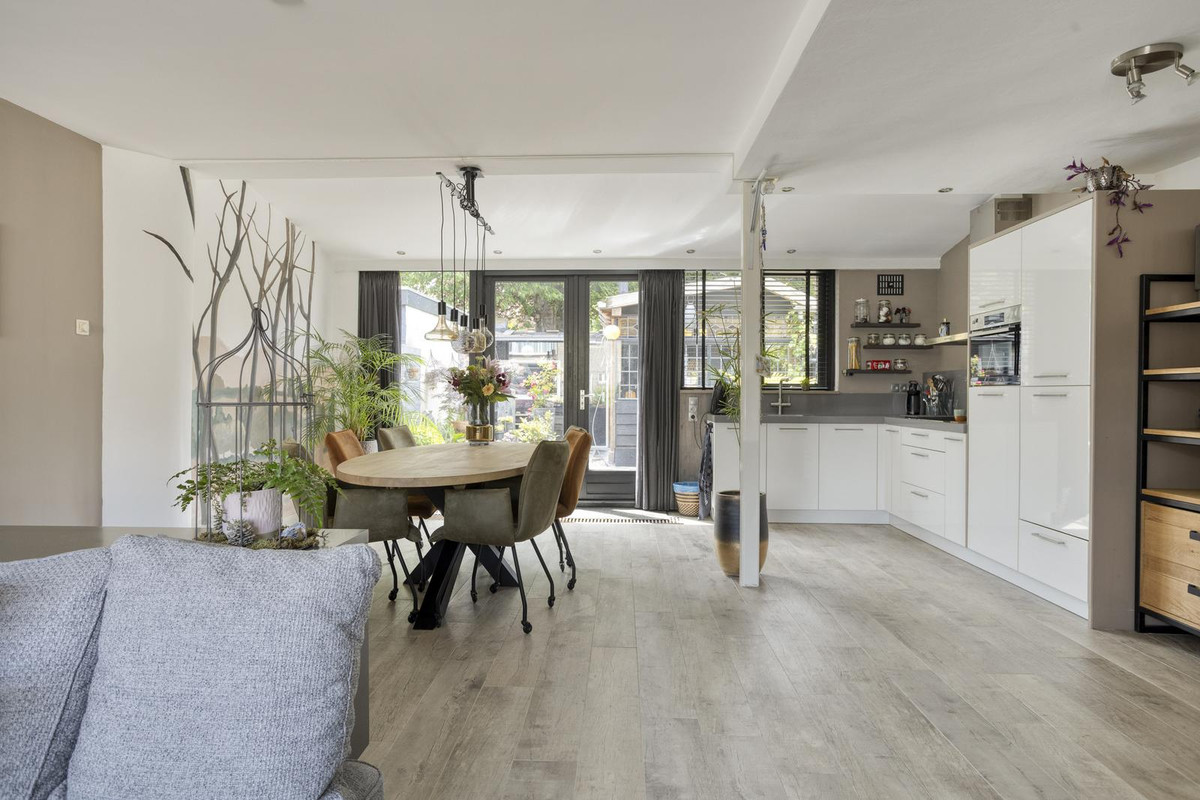 Tussenwoning te koop: Kamperfoeliestraat 30, Waalwijk