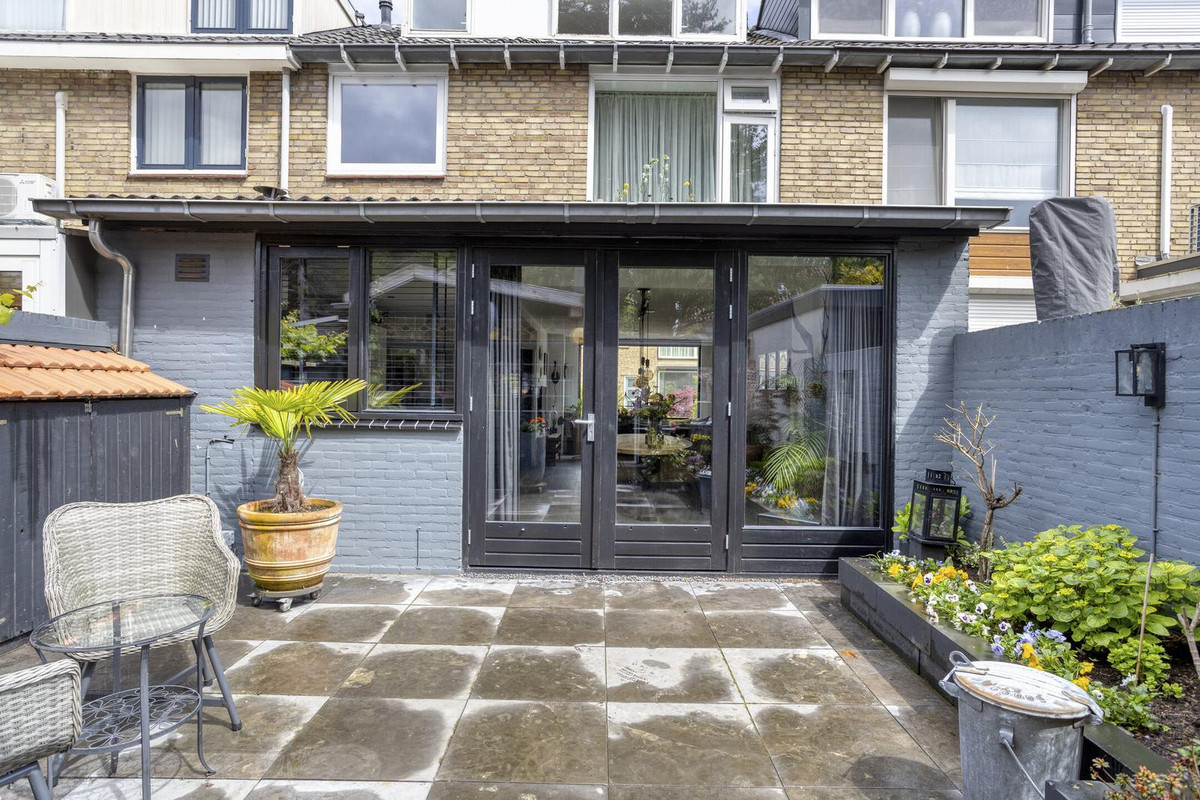 Tussenwoning te koop: Kamperfoeliestraat 30, Waalwijk