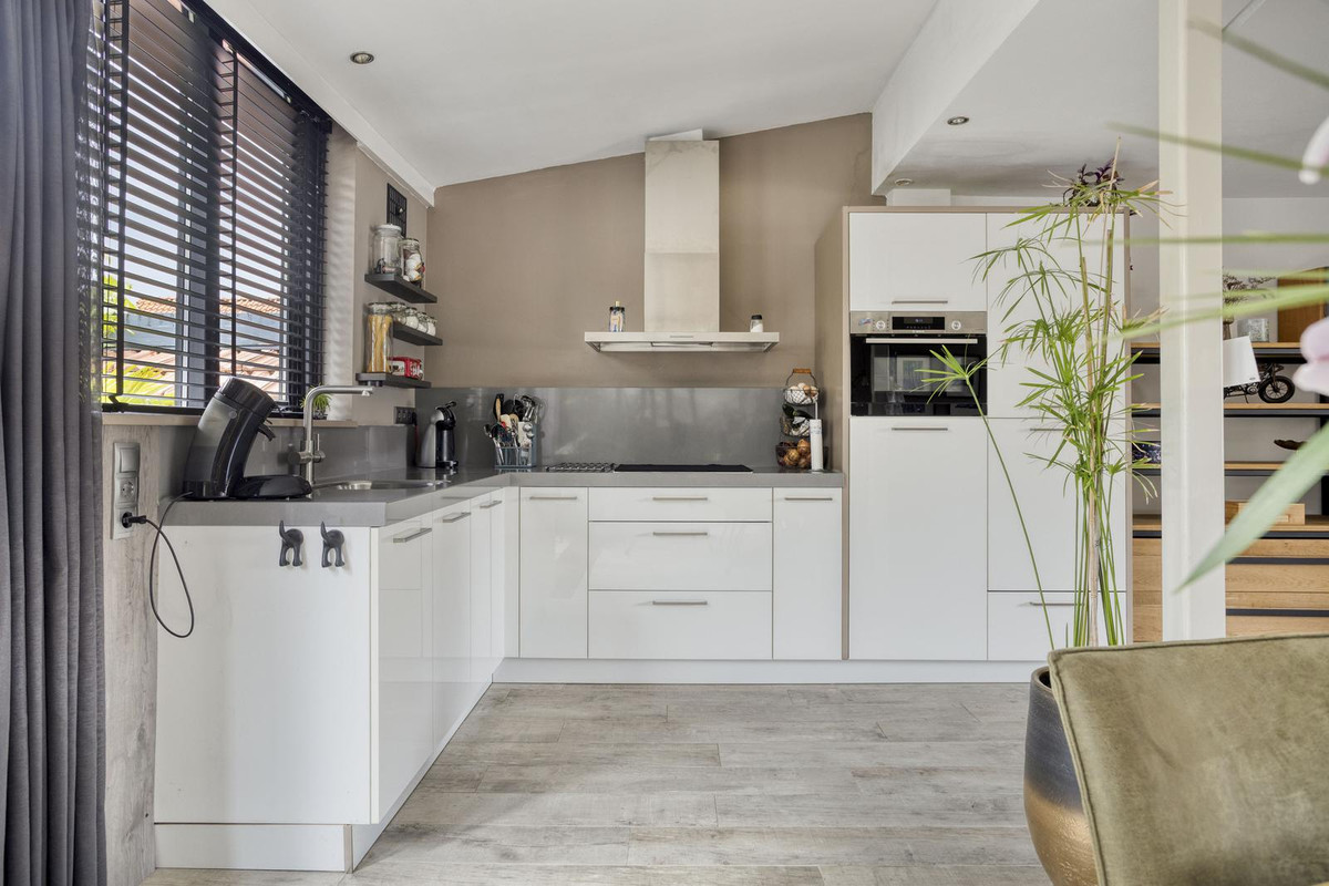 Tussenwoning te koop: Kamperfoeliestraat 30, Waalwijk