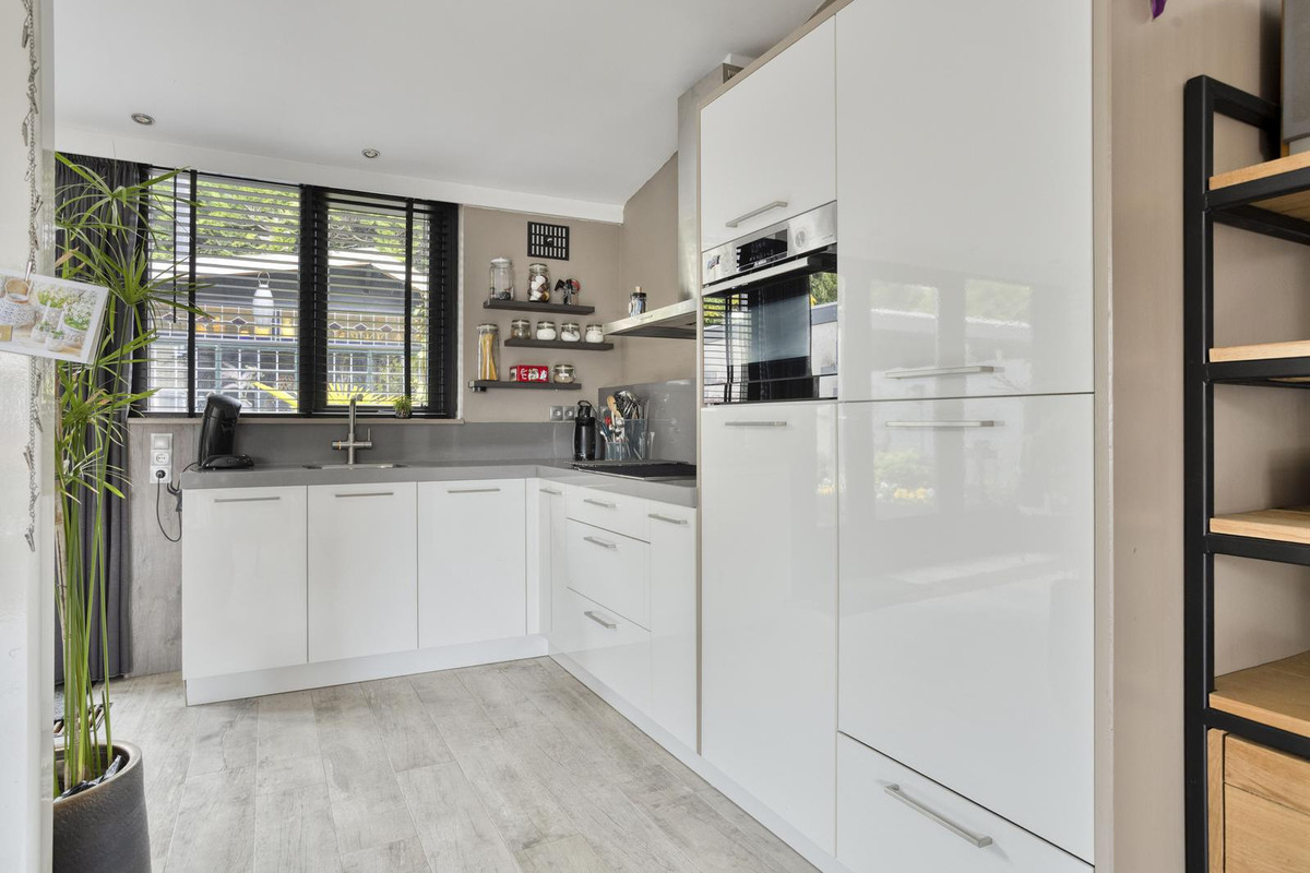 Tussenwoning te koop: Kamperfoeliestraat 30, Waalwijk