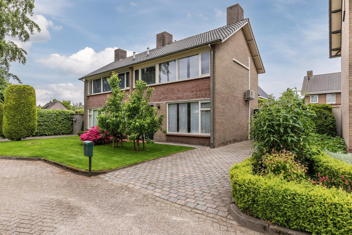 Twee-onder-één-kap te koop: Burgemeester Magneestraat 12, Luyksgestel