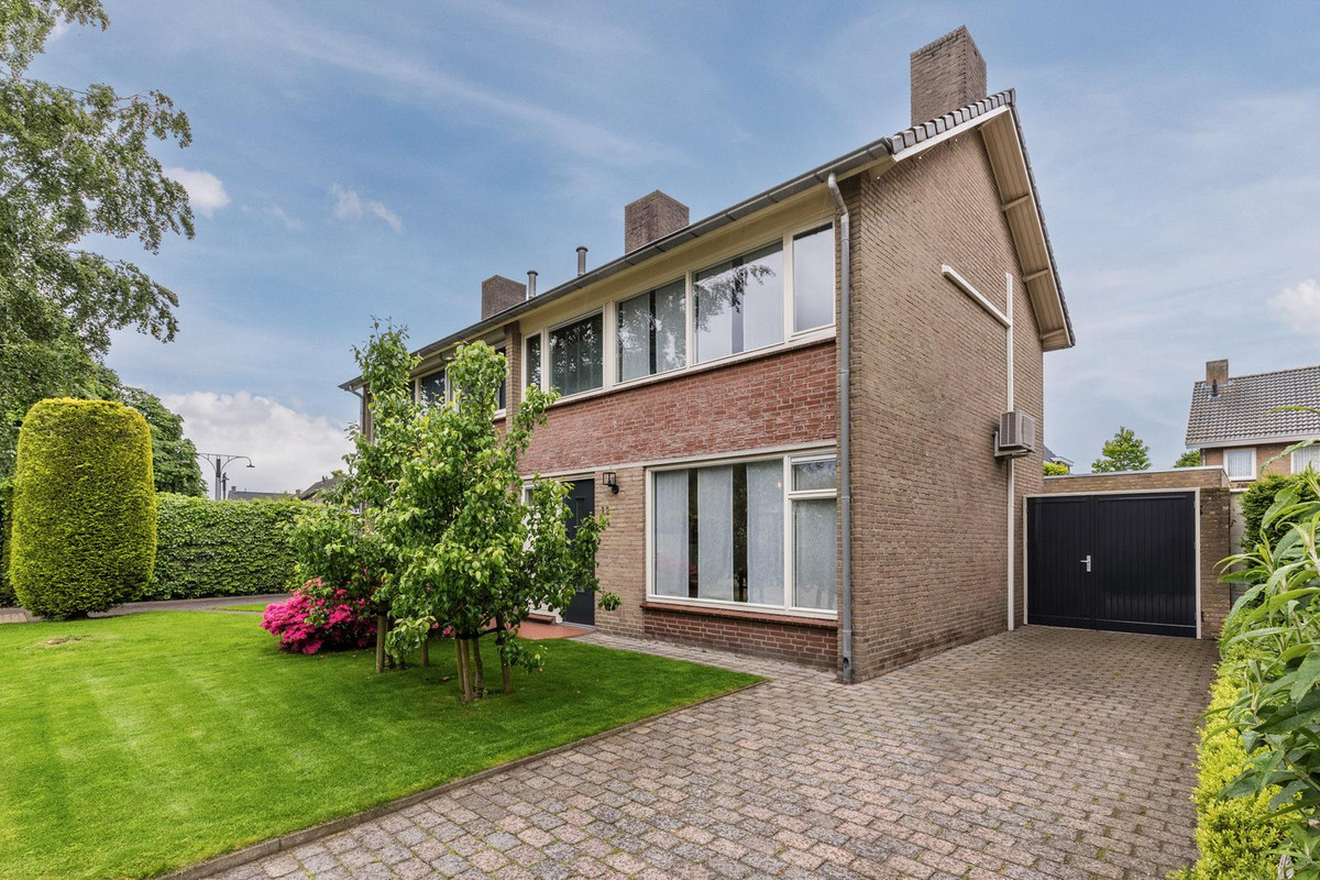 Twee-onder-één-kap te koop: Burgemeester Magneestraat 12, Luyksgestel
