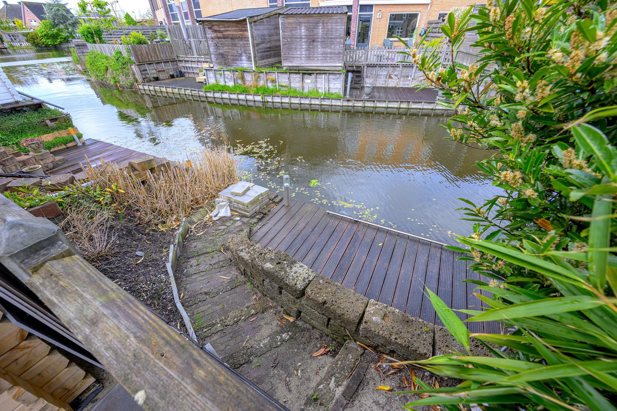 Tussenwoning te koop: Rie Beisenherzland 5, Heerhugowaard