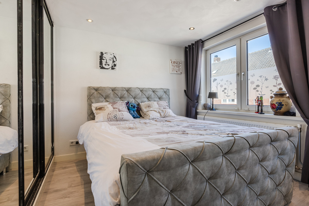 Tussenwoning te koop: Van Heutszstraat 27, Tilburg