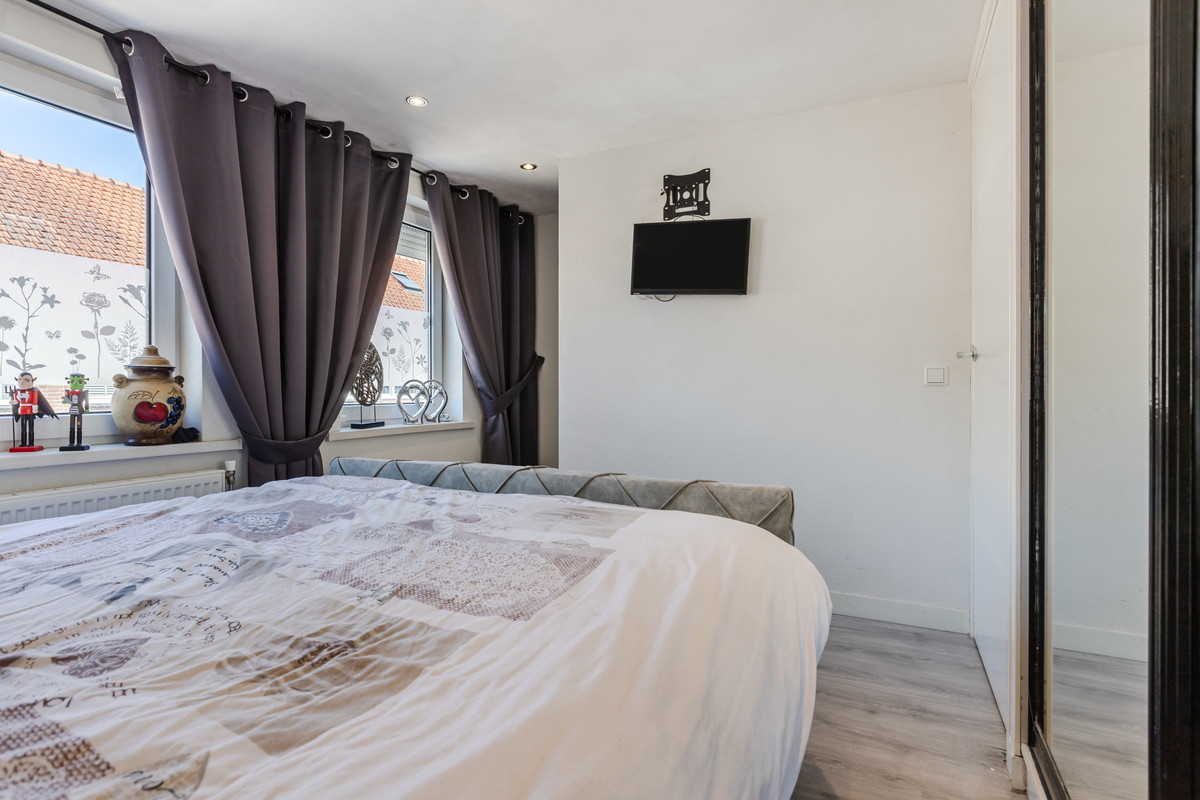 Tussenwoning te koop: Van Heutszstraat 27, Tilburg