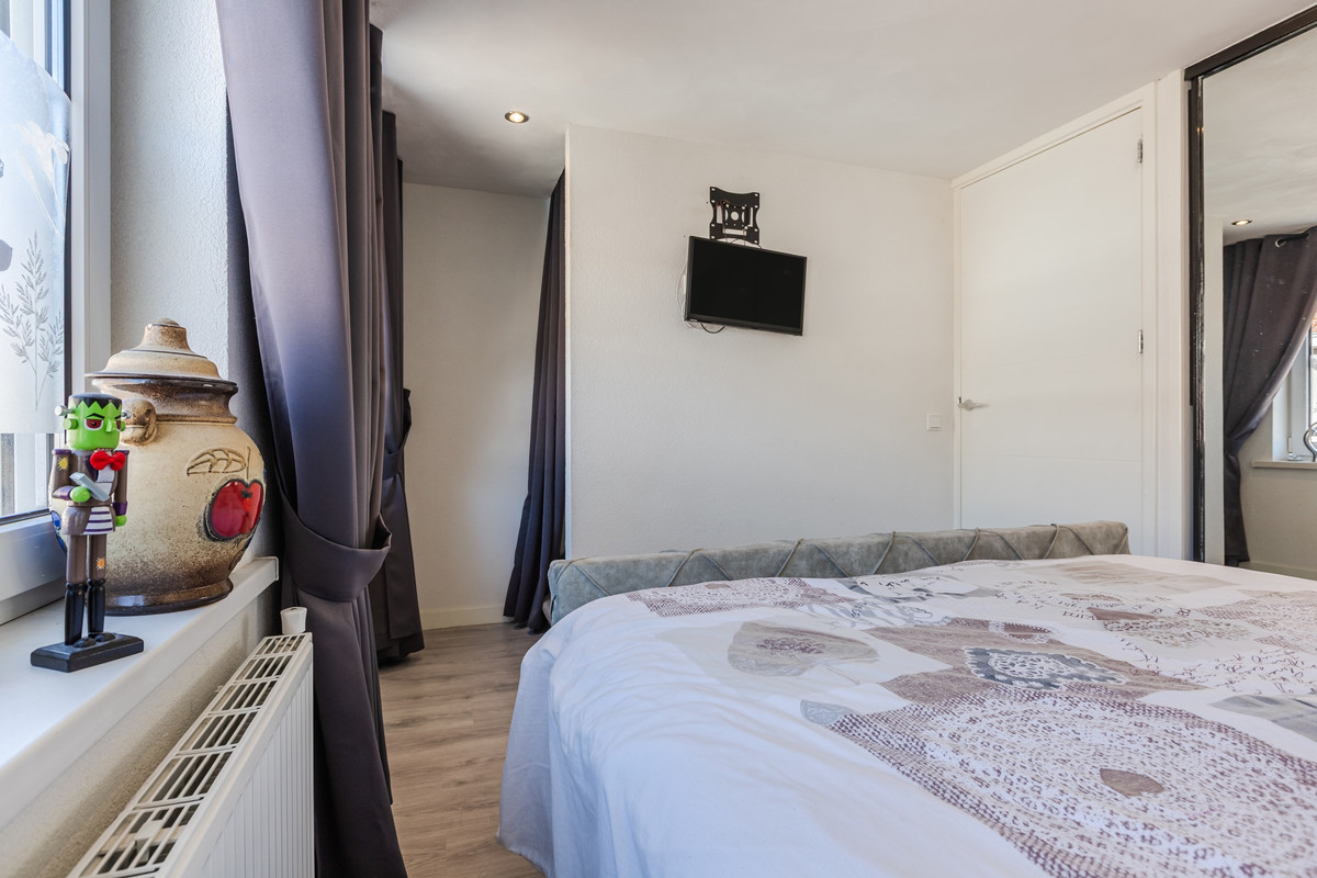 Tussenwoning te koop: Van Heutszstraat 27, Tilburg