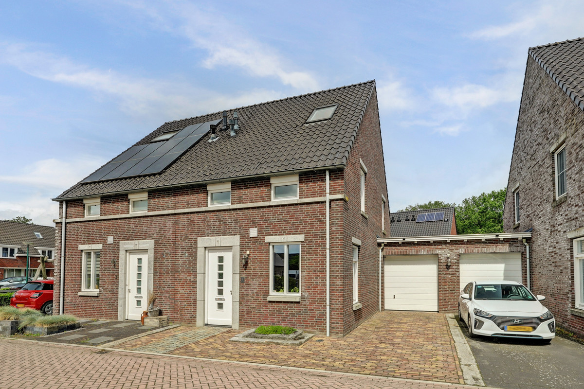 Tussenwoning te koop: Voorthof 5, Riethoven