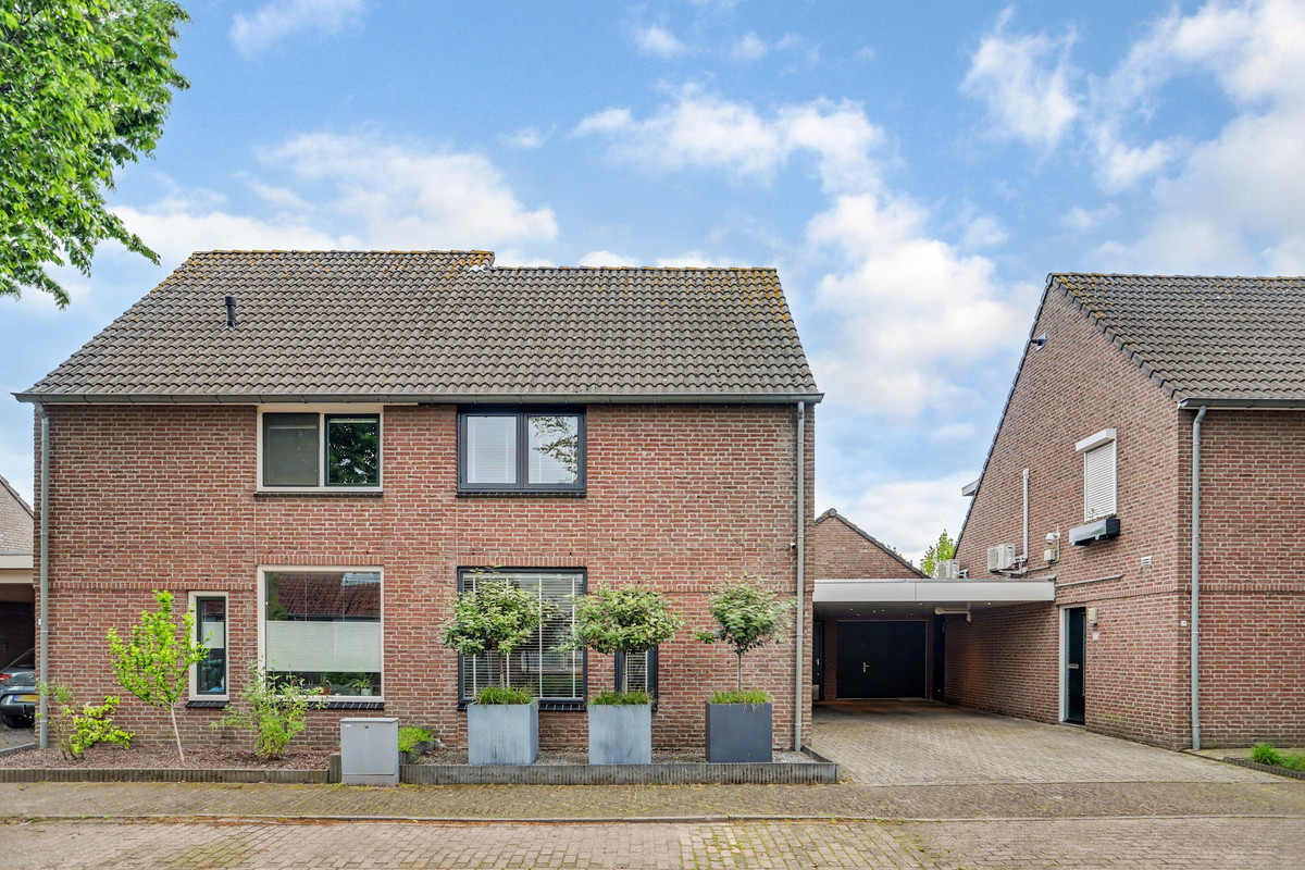 Tussenwoning te koop: Deneburg 12, Reusel