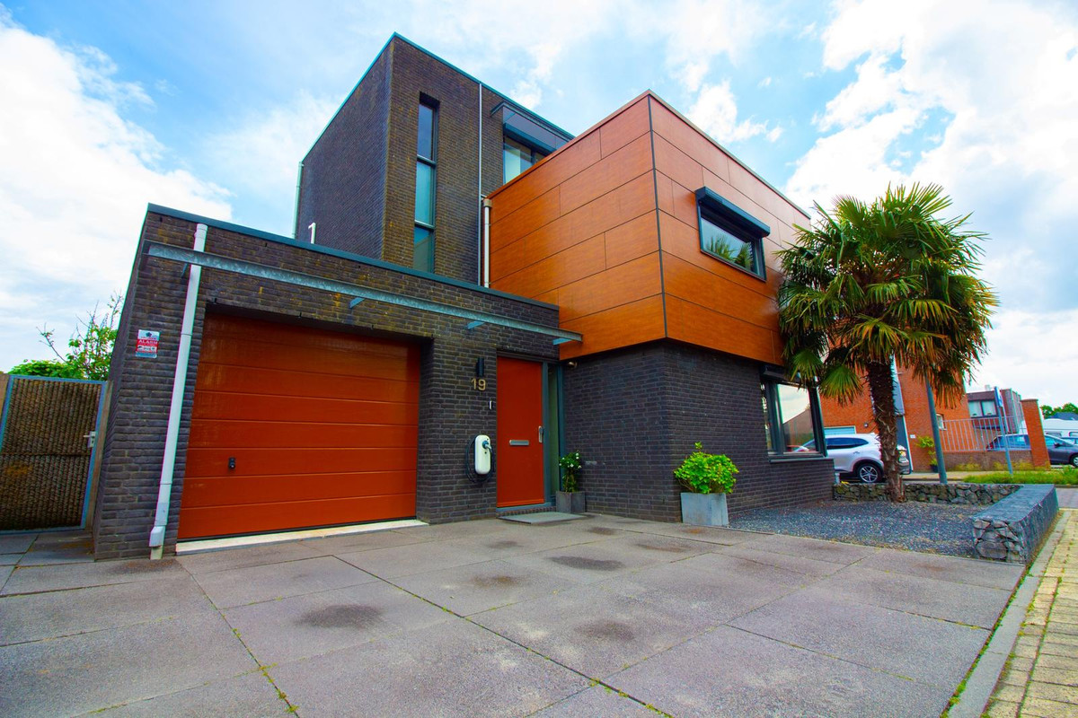 Vrijstaande woning te koop: Villa Dotterbloem 19, Waalwijk