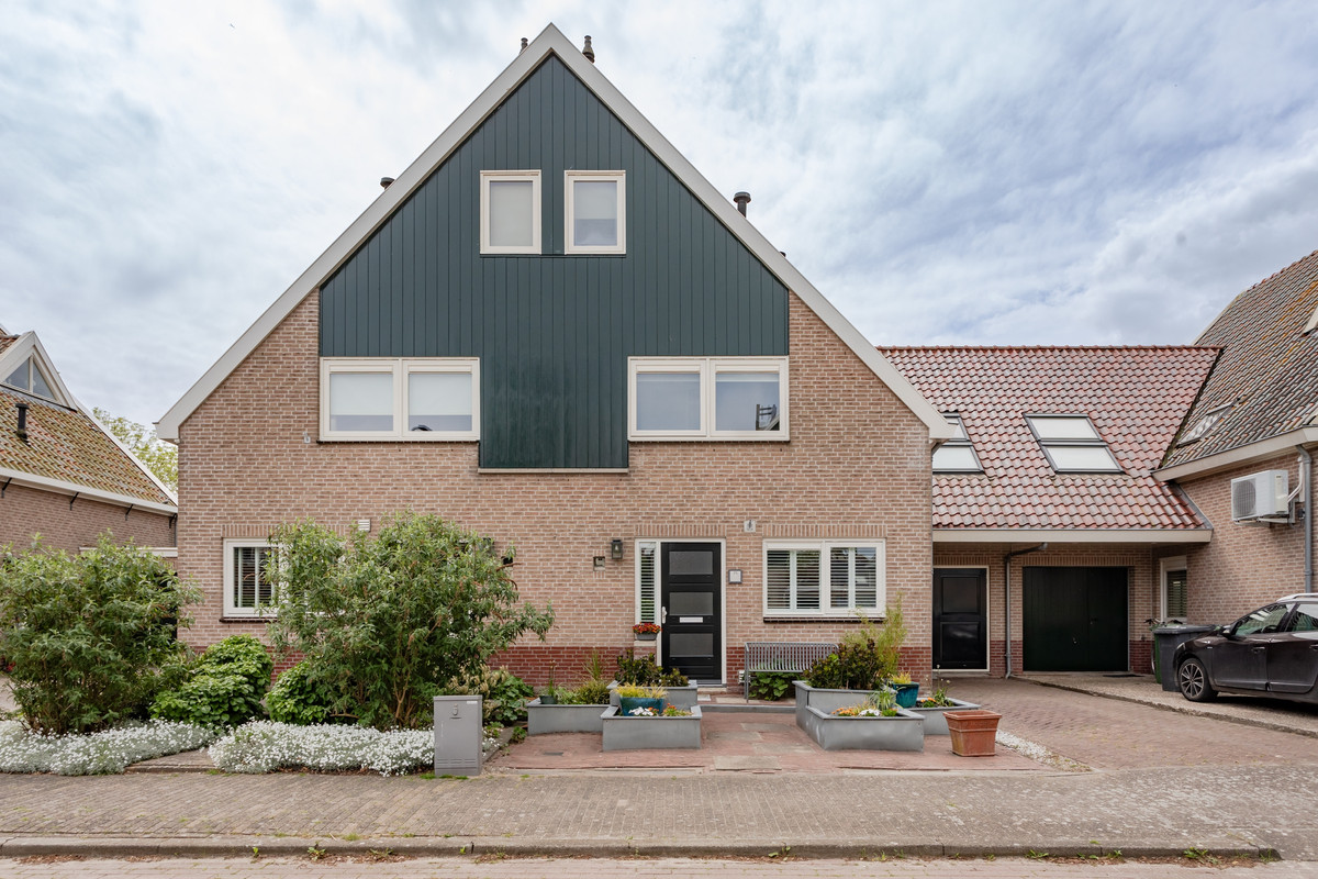 Tussenwoning te koop: Kleine Werf 25, Oosthuizen