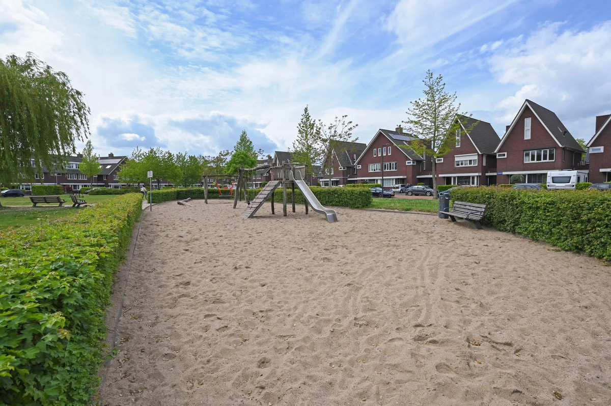Tussenwoning te koop: Laan van Avant-Garde 512, Rotterdam