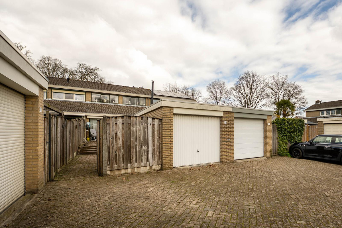 Tussenwoning te koop: de Leemput 11, Halsteren