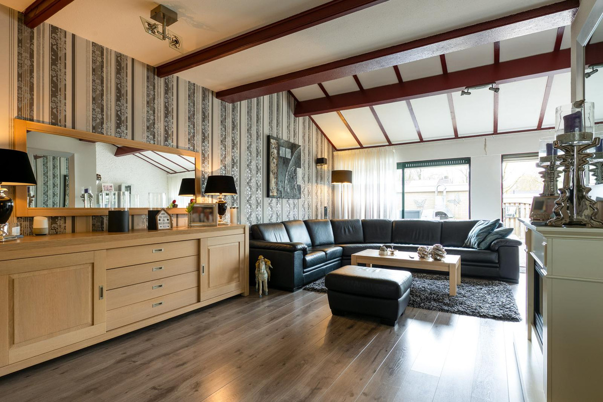 Tussenwoning te koop: de Leemput 11, Halsteren
