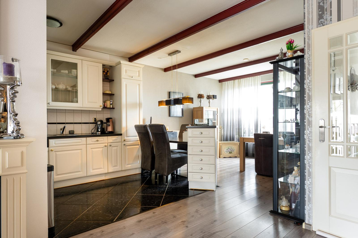 Tussenwoning te koop: de Leemput 11, Halsteren