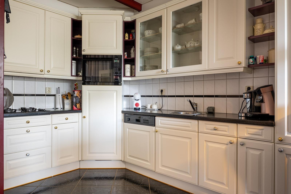 Tussenwoning te koop: de Leemput 11, Halsteren