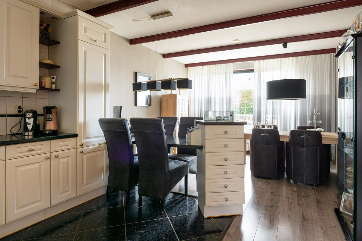 Tussenwoning te koop: de Leemput 11, Halsteren