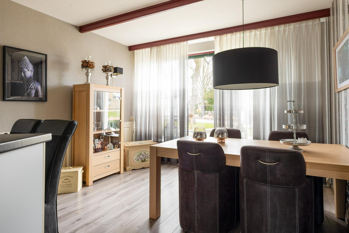 Tussenwoning te koop: de Leemput 11, Halsteren