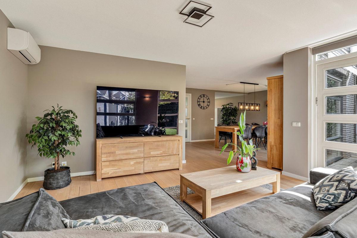 Hoekwoning te koop: Meeresteinstraat 42, Tilburg