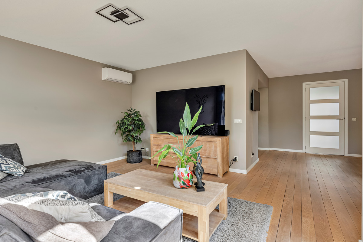 Hoekwoning te koop: Meeresteinstraat 42, Tilburg