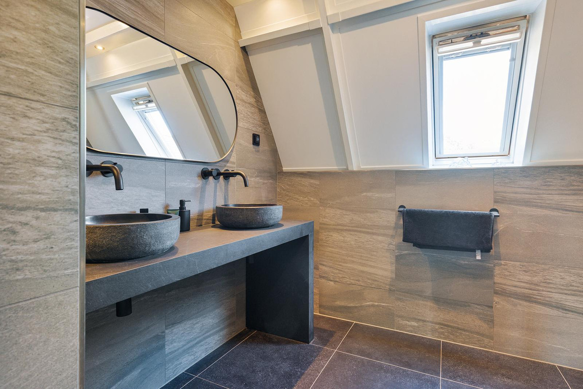 Tussenwoning te koop: Johan Buziaustraat 105, Hengelo