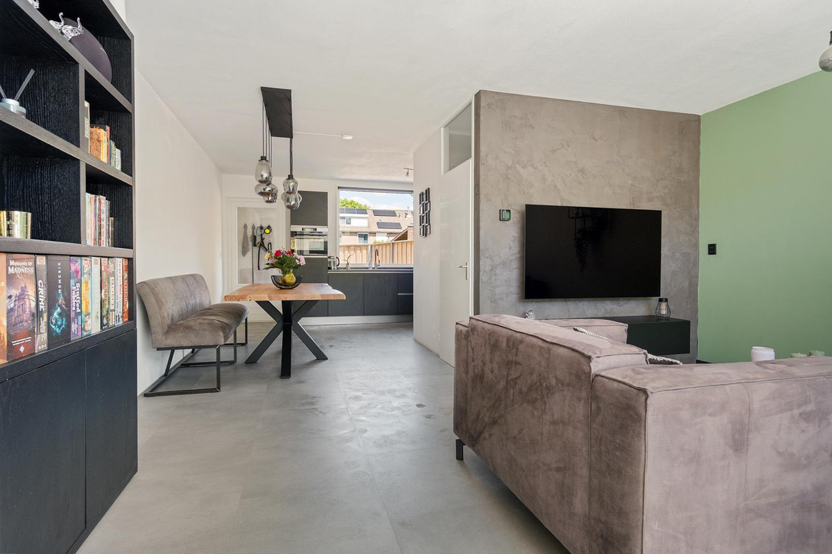 Tussenwoning te koop: Johan Buziaustraat 105, Hengelo