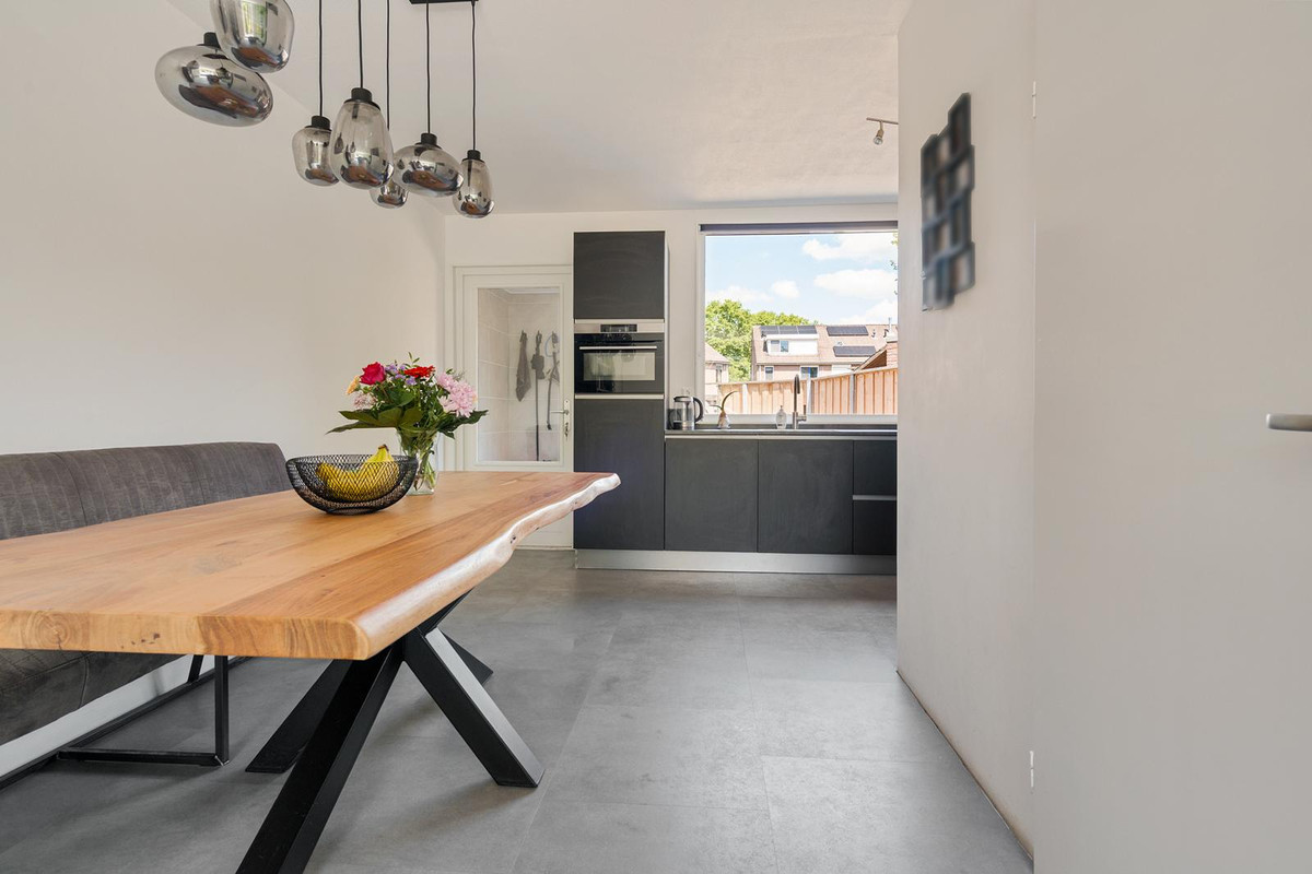 Tussenwoning te koop: Johan Buziaustraat 105, Hengelo