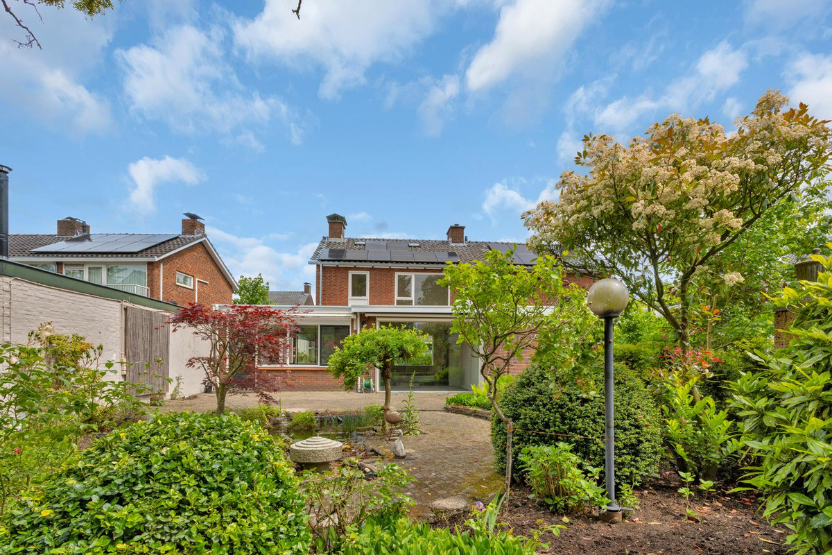 Twee-onder-één-kap te koop: Floresstraat 102, Enschede