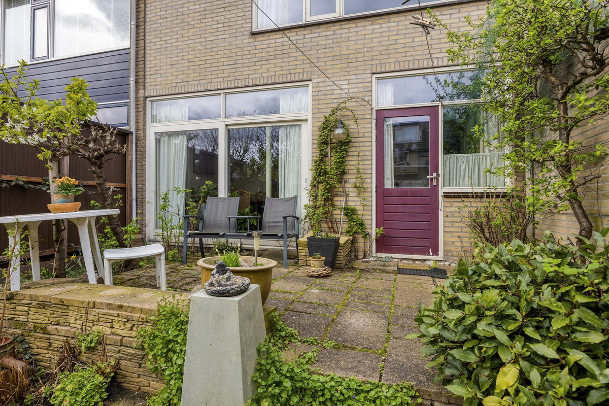 Tussenwoning te koop: Oosterlee 6, De Lier