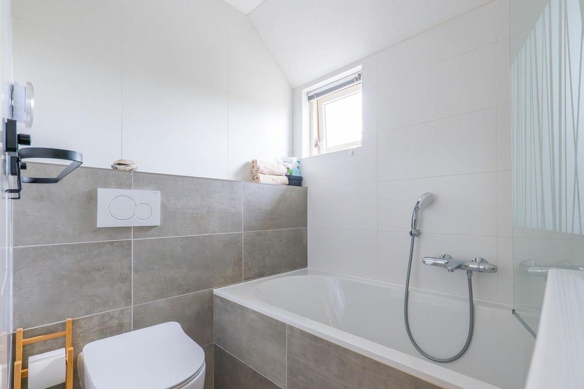 Tussenwoning te koop: Winterkoninkje 68, Hoorn