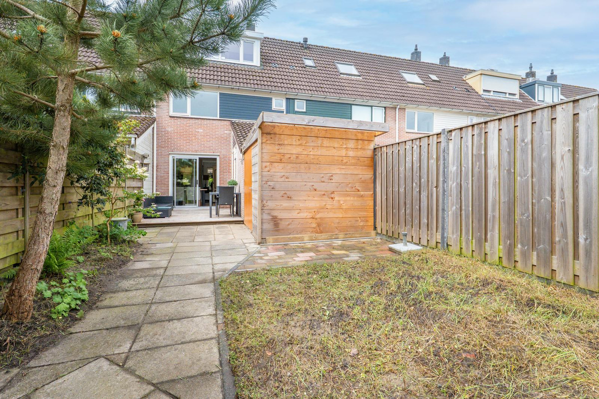 Tussenwoning te koop: Winterkoninkje 68, Hoorn