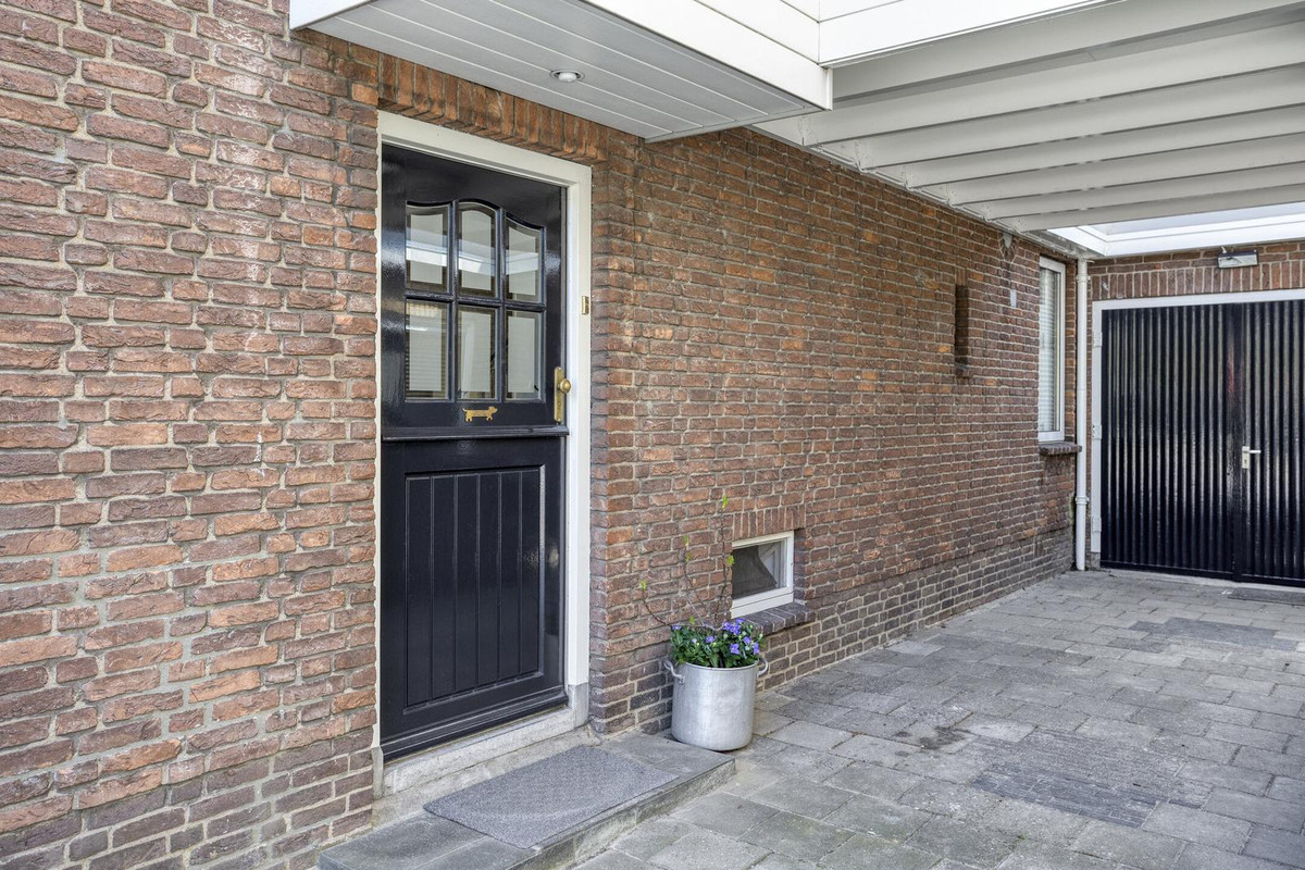 Twee-onder-één-kap te koop: Gronausestraat 74, Enschede