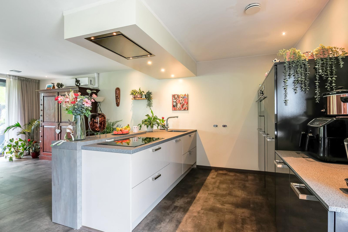 Vrijstaande woning te koop: Amaroqweg 87, Almere