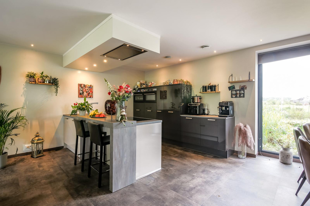 Vrijstaande woning te koop: Amaroqweg 87, Almere