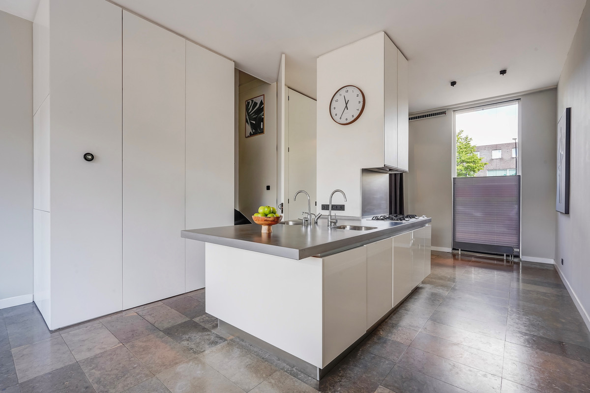 Tussenwoning te koop: Laan van Wateringse Veld 1571, 'S-Gravenhage