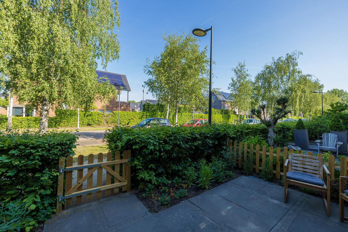 Tussenwoning te koop: Henri Didonweg 74, Hoofddorp