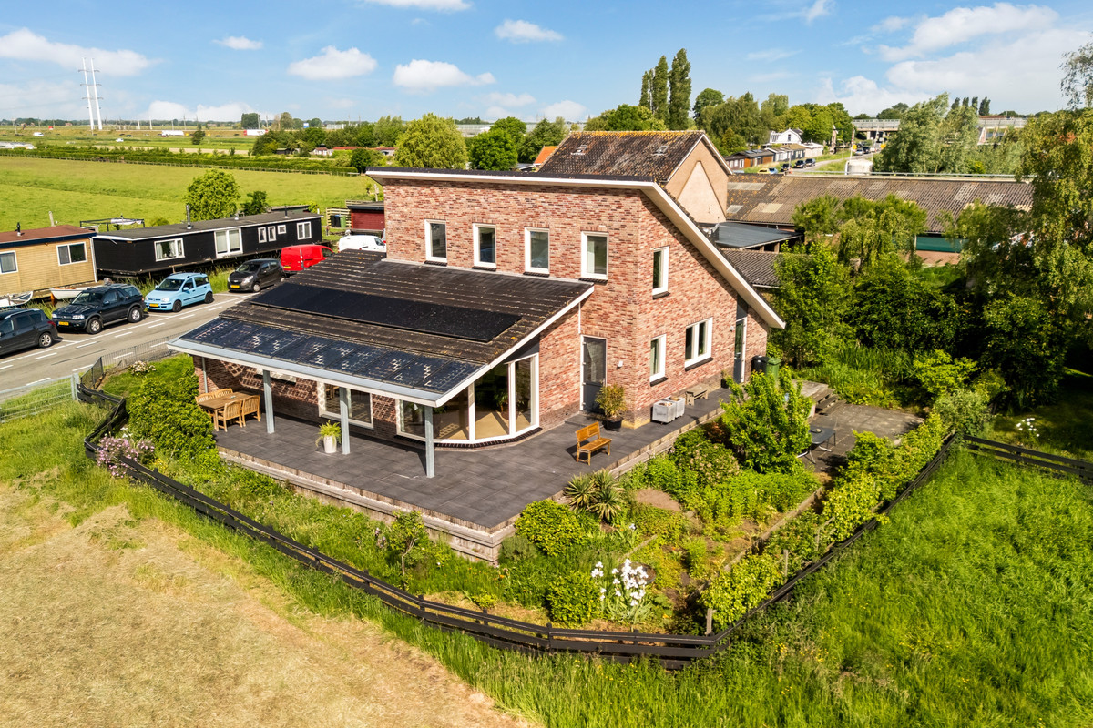 Vrijstaande woning te koop: Veenderdijk 3A, Rijpwetering
