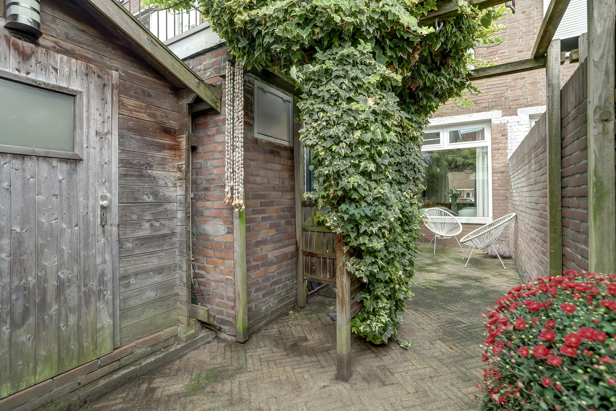 Tussenwoning te koop: Da Costastraat 30, Tilburg
