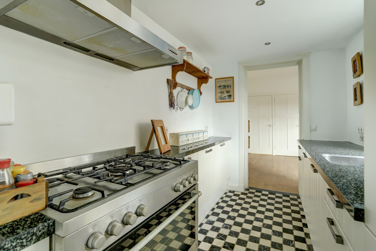 Tussenwoning te koop: Da Costastraat 30, Tilburg