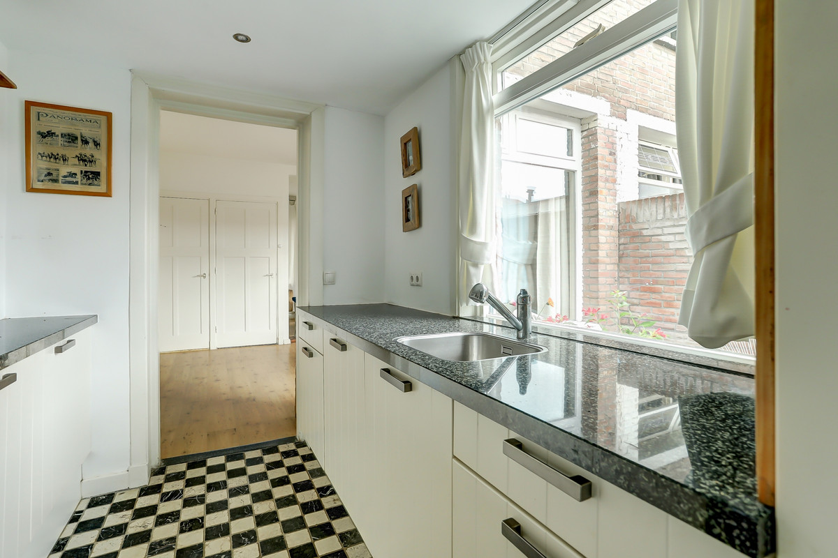 Tussenwoning te koop: Da Costastraat 30, Tilburg
