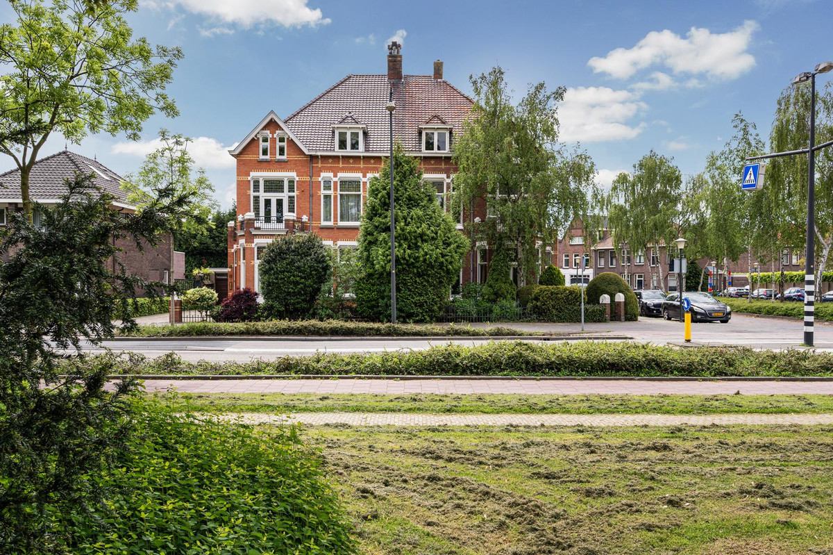 Twee-onder-één-kap te koop: Schiedamseweg 114, Vlaardingen