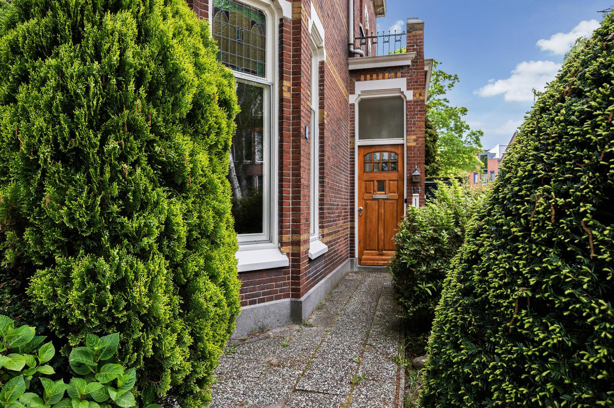 Twee-onder-één-kap te koop: Schiedamseweg 114, Vlaardingen