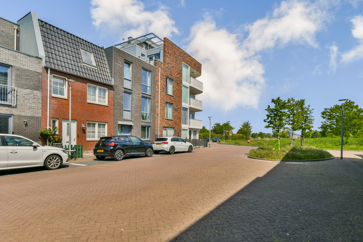 Tussenwoning te koop: Scandinaviëhof 10, Almere
