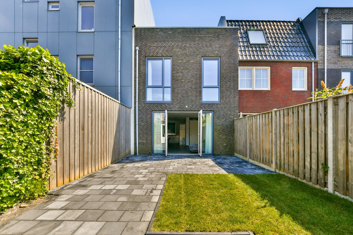 Tussenwoning te koop: Scandinaviëhof 10, Almere