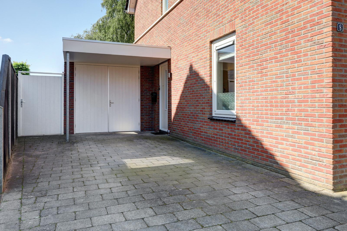 Twee-onder-één-kap te koop: Topaasstraat 8, Almelo