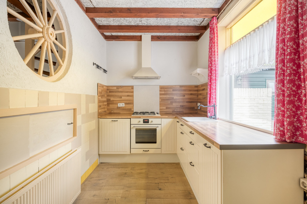 Tussenwoning te koop: Hoofdstraat 86, Terheijden