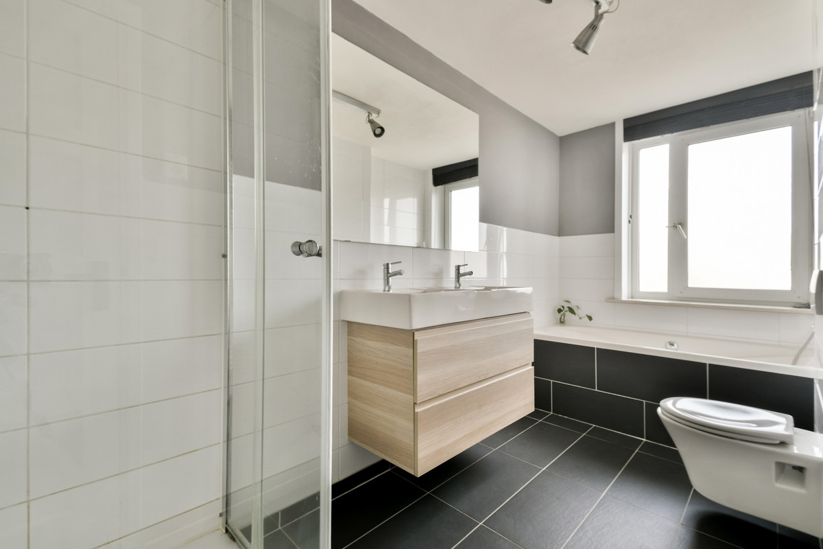 Tussenwoning te koop: Cornelis Roobolstraat 18, Amsterdam